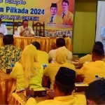 Pasangan Yani-Alif saat konsolidasi dengan pengurus Golkar. FOTO: SYUHUD/BANGSAONLINE.com