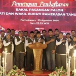 Jajaran KPU dan Bawaslu Pamekasan dalam acara penutupan pendaftaran.