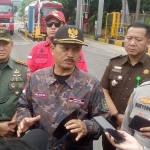 Wali Kota Madiun Maidi menyampaikan hasil pantauan menjelang lebaran kepada awak media. Foto: HENDRO SUHARTONO/ BANGSAONLINE