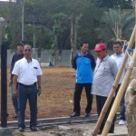 Komisi C saat meninjau pembangunan di Alun-alun Lamongan.