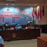 Diskominfo saat menggelar FOPD dengan  sejumlah nara sumber anggota DPRD Gresik. Foto: SYUHUD/ BANGSAONLINE.com