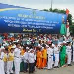 Para peserta Aksioma saat mengikuti upacara pembukaan di alun-alun. foto: Haris/Harian Bangsa