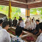 Ketua Umum PSI, Kaesang Pangarep, saat ziarah ke Makam Bung Karno.