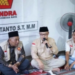 Bacaleg Gerindra Sidoarjo, Andri Chrystanto, saat menyapa warga. Foto: Ist
