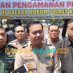 Kapolres Kediri, AKBP Agung Setyo Nugroho, saat memberi keterangan kepada awak media. Foto: MUJI HARJITA/BANGSAONLINE