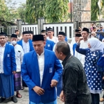 Ketua DPD PAN Kota Kediri Abdullah Abu Bakar disambut Sekretaris KPU Kota Kediri di Kantor KPU