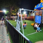 Playground outdoor Taman Prapanca bikin bocil betah berlama-lama di sini. Foto: YUDI EP/ BANGSAONLINE