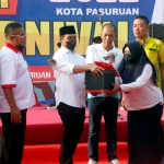 Pembukaan UMKM Carnival ditandai dengan pelepasan burung merpati oleh Adi Wibowo bersama camat dan kepala daerah.