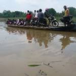 SIAGA II. Ketinggian air Sungai Bengawan Solo di Bojonegoro terus naik, pada pukul 12.00 WIB di papan duga TBS di titik 14.02 peilschall. Foto: Eki Nurhadi/BANGSAONLINE