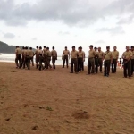 Apel pagi jajaran Kodim 0801 Pacitan sebelum melakukan kegiatan pungut sampah.