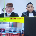 Terdakwa H. Subianto Budiman, didampingi kuasa hukumnya saat menjalani sidang offline. Foto: Ist.