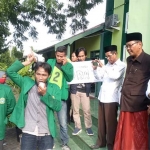 Aksi mahasiswa saat berorasi menyampaikan aspirasi di hadapan Ketua Stitma Tuban Akhmad Zaini.