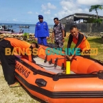 Petugas gabungan saat melakukan pencarian nelayan yang tenggelam di kawasan laut Kecamatan Sreseh, Sampang. Foto: Dok Polairud Polres Sampang/BANGSAONLINE
