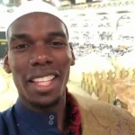 Paul Pogba saat umroh.