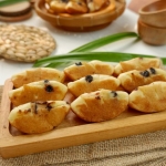 Resep Kue Pukis Topping Keju dan Kismis. Foto: Ist