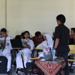 Suasana pelatihan karya tulis ilmiah.