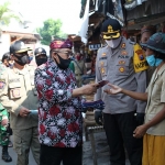 Wali Kota Blitar, Santoso bersama Forkopimda setempat saat melakukan sidak kedisiplinan masyarakat dalam menerapkan protokol kesehatan.