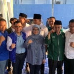 Bupati Blitar Rini Syarifah mengembalikan formulir pendaftaran ke DPC Partai Demokrat 