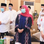 DARI KIRI: Adik Dwi Putranto, Prof. Dr. KH. Asep Saifuddin Chalim, M.A., Gubernur Jatim Khofifah Indar Parawansa, dan Bupati Bojonegoro Ana Muawanah. foto: IST./ BANGSAONLINE.com 