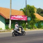 Salah satu spanduk Bacaleg PDIP bersama Ganjar Pranowo di Sidoarjo.