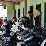 Siswa MAN 1 Pamekasan saat berada di toilet sekolah.