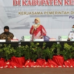 Bupati Kediri, dr. Hj. Haryanti Sutrisno, saat menyampaikan sambutan dalam acara konsultasi publik Pembangunan Bandar Udara di Kabupaten Kediri. foto: kominfo