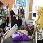 Bupati Bojonegoro Anna Muawanah saat melakukan kunjungan di RSUD Padangan. 