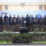 Paduan Suara Gita Suradira saat latihan jelang tampil di Jogjakarta pada Selasa (17/12) mendatang.