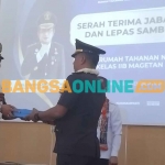 Serah terima jabatan Kepala Rutan Magetan. Foto: HENDRO SUHARTONO/BANGSAONLINE