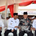 Bupati Sambari dan Wabup Qosim bersama KH. Robbach Ma