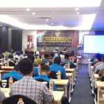 Suasana Forum Etika Budaya Politik dalam Upaya Memilih Pemimpin yang Demokratis Bagi Generasi Muda yang digelar di Fave Hotel Tuban, Jumat (15/11).