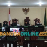 Sidang 2 penganiaya santri dari Banyuwangi di PN Kabupaten Kediri. Foto: MUJI HARJITA/BANGSAONLINE