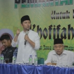 Emil Dardak saat bersama Kiai Asep di Pesantren Amanatul Umamah, Pacet Mojookrto. 