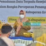 Wabup Aminatun Habibah saat memberikan arahan soal pemadanan DTKS. FOTO: SYUHUD/BANGSAONLINE.com