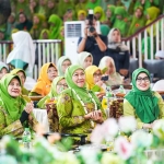 Ketua Umum PP Muslimat NU, Khofifah Indar Parawansa, hadir di tengah ribuan jamaah di Kota Pasuruan.