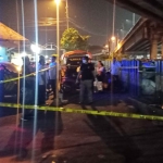 Polisi sudah memasang police line di tempat kejadian perkara (TKP) penembakan, yaitu di bawah Flyover Candi. 