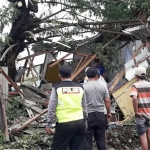 Kondisi salah satu rumah yang hancur pasca diterjang puting beliung.