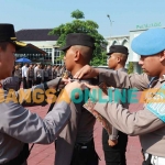 Kapolres Gresik, AKBP Adhitya Panji Anom, saat penyambutan siswa Diktukba Polri gelombang II tahun ajaran 2023. Foto: SYUHUD/BANGSAONLINE
