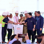 Menteri BUMN Erick Thohir di Peresmian Smelter Grade Alumina bersama Presiden RI Joko Widodo. Foto: BMI Setpres