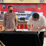 Direktur PT RMI Bobby S Laluyan melakukan penandatanganan kerja sama pengamanan pabrik gula dengan Polres Blitar, Kamis (28/7/2022).