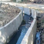 Proyek pembangunan saluran gedung kantor Dekranasda Sampang.