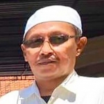 KH Qoyyim Hamzah, Pengasuh Ponpes Karang Manggis. 