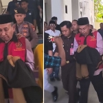 Eks Plt. Dirut PT Sumber Daya, MK, digelandang petugas usai menjalani pemeriksaan oleh penyidik tipikor di Kejaksaan Negeri Bangkalan, Selasa (27/8/2024).