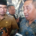 Rektor UTM Dr. Drs. Ec. Moh.Syarif, M.Si ketika menghadiri kunjungan kerja Komisi V DPR RI di Pemkab Bangkalan.