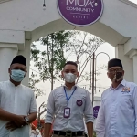 Ketua MUA Community Kediri Sonny (tengah) bersama Wakil Ketua Umum Kadin Kabupaten Kediri H. Arifin Asror (kanan) dan Komite Tetap Bidang Percepatan Pembangunan Kadin Kabupaten Kediri Gus Badrus Sholeh. foto: MUJI HARJITA/ BANGSAONLINE