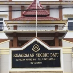 Kantor Kejaksaan Negeri (Kejari) Batu di Jl. Sultan Agung No.7, Sisir, Kec. Batu.