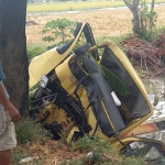 Kondisi Truk boks setelah menabrak pohon dan masuk kedalam parit, Rabu (21/9/2022).