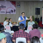 Pj Gubernur Jatim, Adhy Karyono, saat menghadiri rapat koordinasi penanganan darurat bencana bersama media massa di Kota Batu.