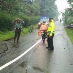 Kondisi jalan yang ambles di Tulakan Pacitan.
