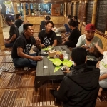 Suasana Kedai Lebah Madu saat menjelang buka puasa.